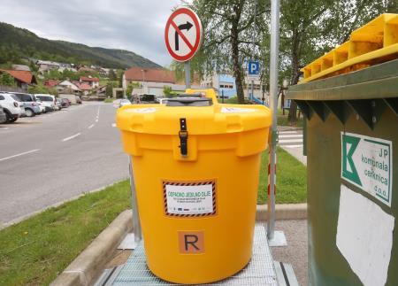 ZBIRNA POSODA ZA OLJE CERKNICA PRI VRTCU 03 FOTO LJUBO VUKELIČ